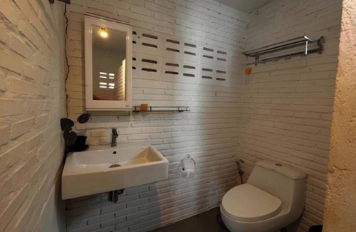 Thong Pha Phum Resort | Kawarin Saiyai Cottage and Lake