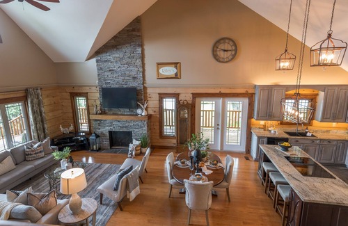 Trent Lakes Cottage | Kawartha Year Round Log Home! Direct Waterfront w/Sauna on the Snowmobile Trails