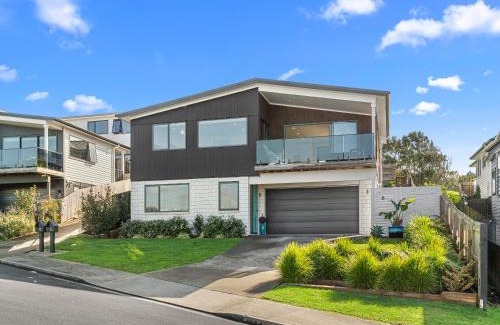 Snells Beach House | Kawau Bay Escape - Snells Beach Holiday Home