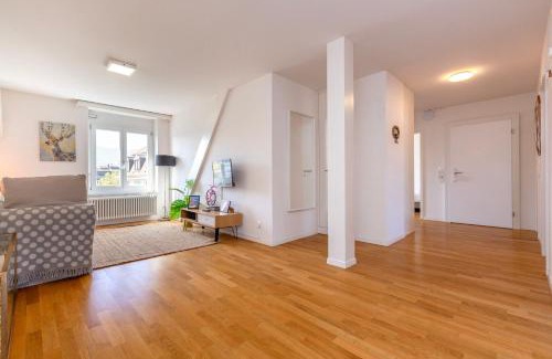 Werd Apartment | KAYA Zurich Apartment 5B - Downtown 2BR Deluxe Loft Apt