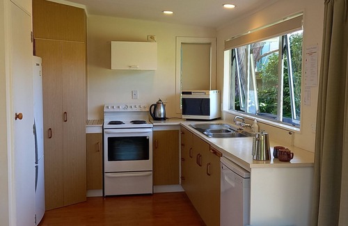 Pohara Cottage | Kea View - Pohara Beach Holiday Home