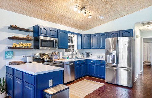 Folly Beach House | Keep Palm - 2nd Block Adorable House Minutes from the Beach - Newly Renovated - Pets Considered
