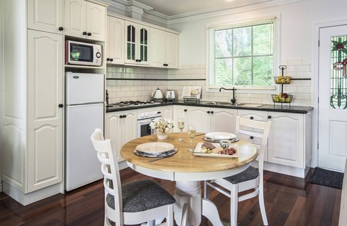 Sassafras Cottage | Keepers Cottage At Moulton Park Estate - Nestled amongst an extensive English inspired garden at the original Moulton Park Estate.