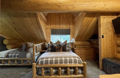 Soldotna Bed & Breakfast | Kenai River Sockeye Fishing! Owner approval required-1 Room Only of 7 room lodge