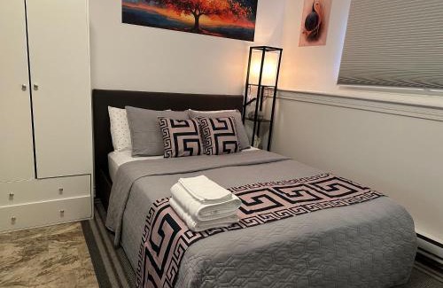 Saint John House | Kenneths Cozy Retreat - Saint John NB - 1BR - Wi-Fi - 4mins to Regional Hospital and UNB