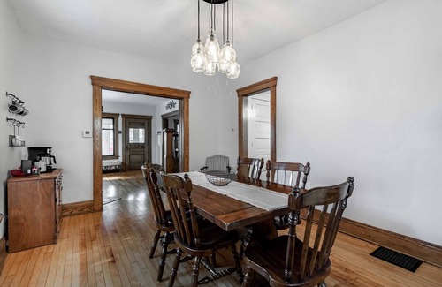 Kent House | Kent Family Home | Walk to Downtown + Pet Friendly