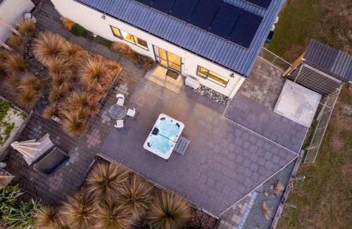 Manapouri House | Kepler Mountain View