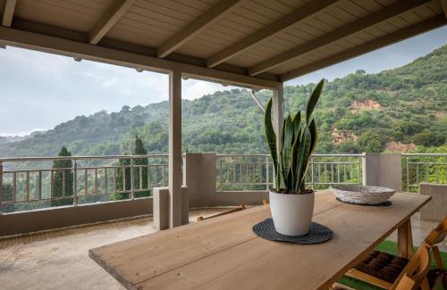Ano Kera House | Kera valley house