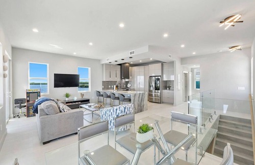 Tavernier House | Key Largo Oasis Oceanfront with Pool & Hot Tub