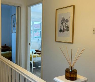 Falkirk House | KH-Entire House -Central Scotland, Self-Check-in , Pet-friendly and with Parking