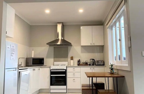 Bicheno Apartment | Kiama Tea House - Main Street Bicheno