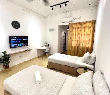 Kuala Berang House | KicauanStudio#2 at Kuala Berang for 2Pax - Free Netflix & Wifi