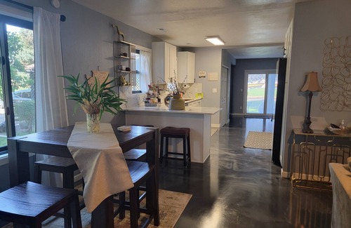 Prosser House | Kick back and relax in this warm and inviting clasic/modern atmosphere.