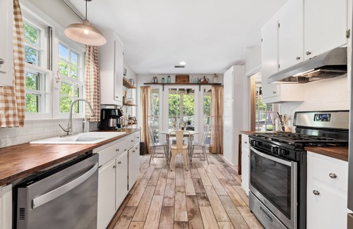 Marietta House | Kickback Retreat - Where Comfort Meets Convenience!