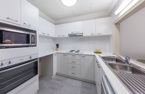 St. Kilda East Hotel | Kimberley Gardens Hotel & Serviced Apartments