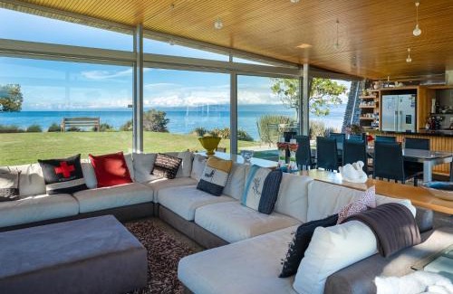 Tasman House | Kina Retreat - Luxury Nelson Getaway
