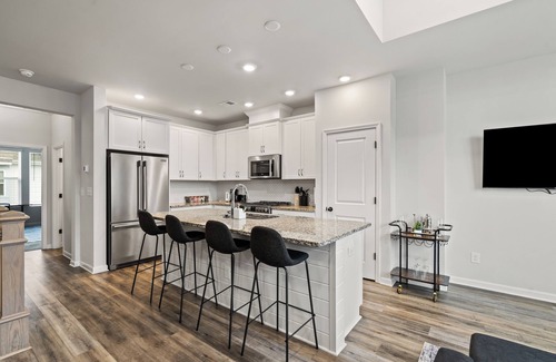 Charlotte House | King 3BR Townhouse in Camp North End