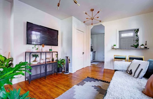 Victorian Village House | King Bed -Convention - Parking Free - Short North