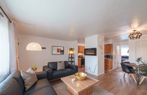 North Star Apartment | King Bed Midtown Apartment