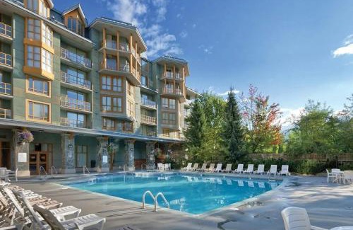 Village North House | KING Bed - Premium STUDIO Suite - Ski Valet - Village