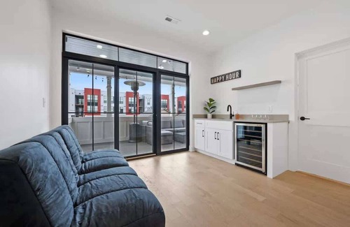 Italian Village House | King Bed - Short North - Convention - Parking Free