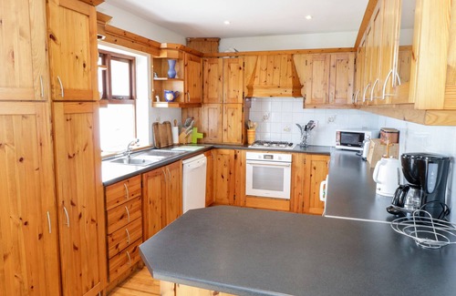 Cleggan Cottage | KING COTTAGE, family friendly in Cleggan, County Galway