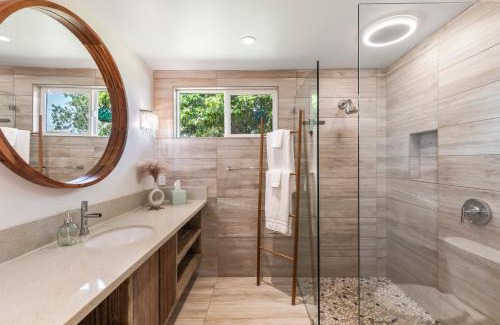 Paia House | King Room-Mangolani Inn