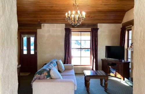 Hurunui House | Kingfisher cottage