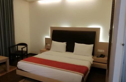 Kanpur Hotel | Kingston Resort