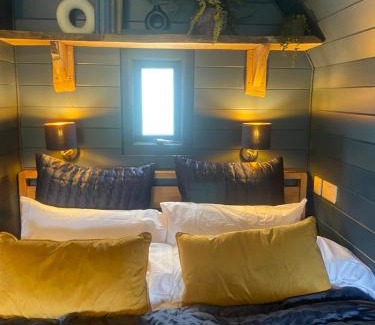 Torlundy Cabin | Kingswood Lodges