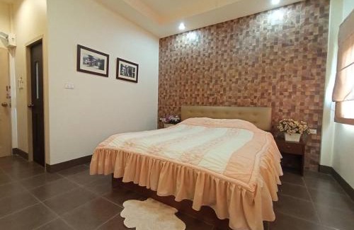 Phetchaburi Bed & Breakfast | Kireeya Villa