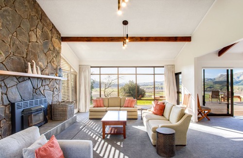Poukawa House | Kiritea TukiTuki Lookout - Havelock North Home