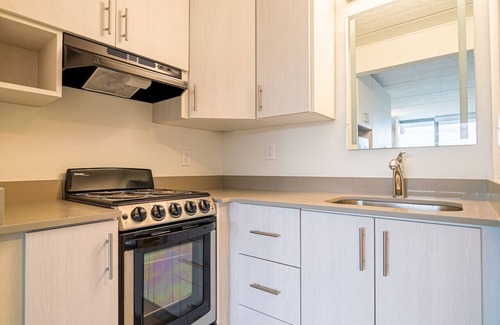 Kissimmee Apartment | Kissimmee Affordable Disney Retreat with Lake View