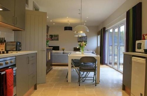 Bourton Cottage | Kitehill Barn - sleeps 16 guests in 8 bedrooms