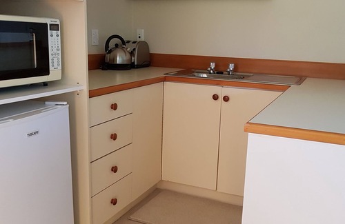 East Tamaki Heights Apartment | Kiteroa Studio Apartment