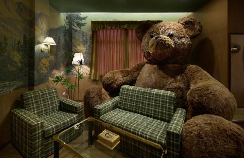 Thanon Phetchaburi Hotel | Kitsch Hotel