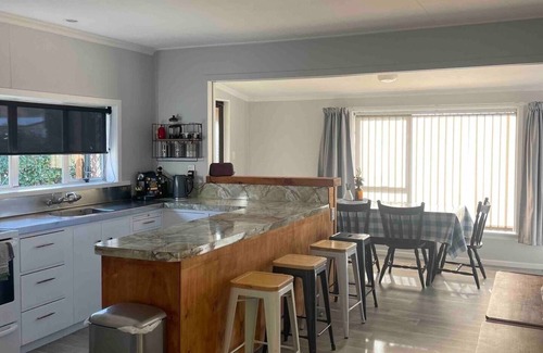 Omarama House | Kiwi Batch. In the heart of Omarama.