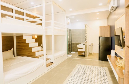 Old Quarter House | Kiwi's Homestay & Cafe