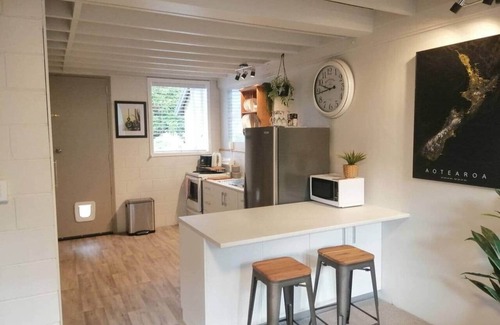 Invercargill Apartment | Kiwiana Art apartment , near city and Queens Park