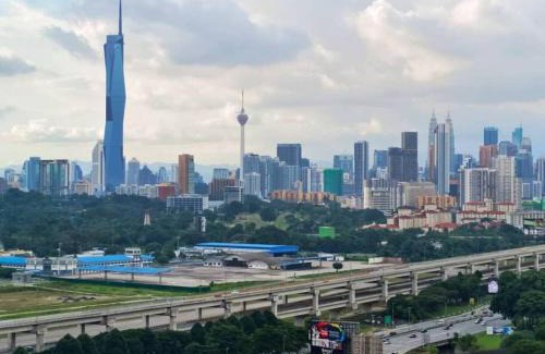 Salak South Apartment | KLCC View 3BR 3Bath at RC Residence by Rosaz