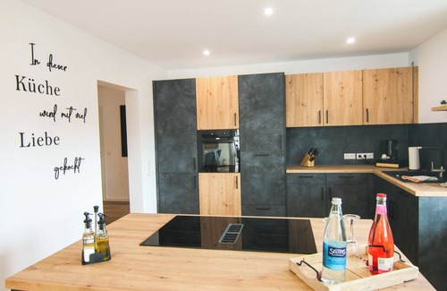 Niedershausen Apartment | Kleeoase: Luxury apartment | jacuzzi | roof terrace | cooking island