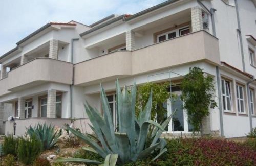 Barbat na Rabu Apartment | Klimatisierte Wohnung mit Whirlpool und Grill