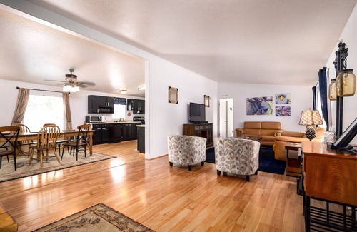 Valdez House | Klondike Cottage | 3 bed 2 bath