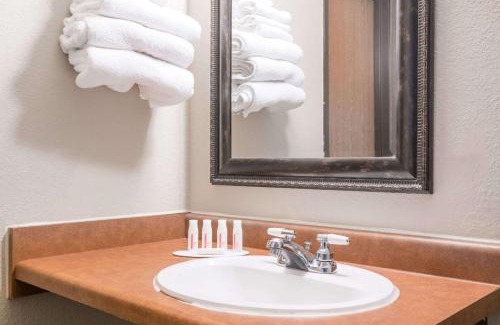 Litchfield Hotel | Knights Inn Litchfield