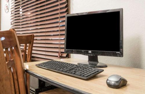 Litchfield Hotel | Knights Inn Litchfield