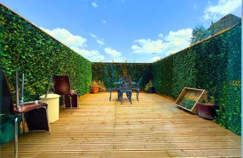 Knightsbridge and Belgravia Apartment | Knightsbridge & South Kensington, Private Garden Super King 2Beds 2Bath by Hyde Park & Royal Albert Hall