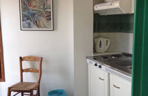 Skiros Apartment | Kochylia trad. House 3 (cypress green) in a central, quiet location