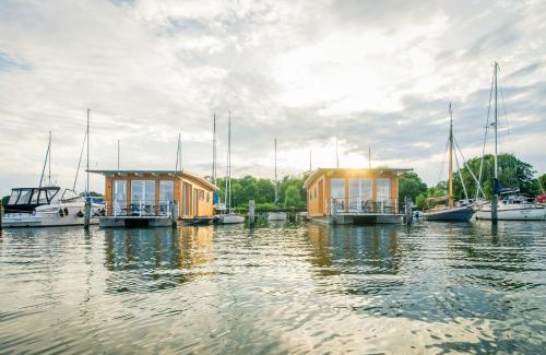 Krummin House | Komfort-Hausboote am Naturhafen Krummin