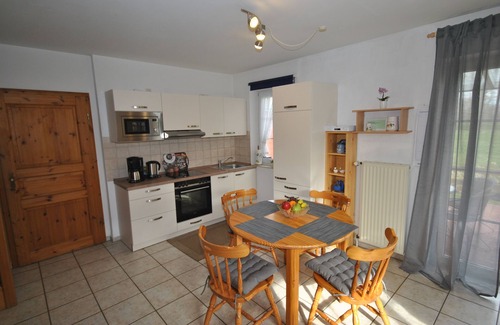 Norderteil House | Komfortables, Helles Steinhaus mit Überdachter Terrasse