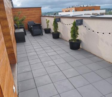 Rzeszow Apartment | Komfortowa Miła z garażem i tarasem, klimatyzacja, self check in